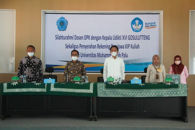 Kepala LLDIKTI Wilayah XVI Gorontalo, Sulawesi Utara dan Sulawesi Tengah (Gosulutteng), Prof. Dr. Ir. Mahludin H. Baruadi, MP saat melakukan pengarahan di depan dosen DPK wilayah XVI khususnya yang ada di Kota Palu dan sekitarnya, Jumat (17/12/2021) di aula rektorat Unismuh Palu.