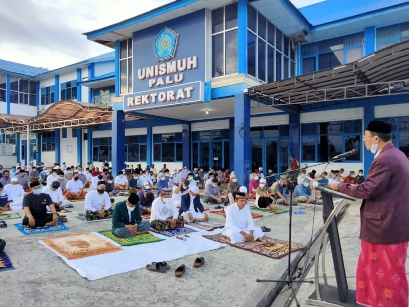 Suasana pelaksanaan salat Id, Hari Raya Idul Fitri 1442 H di dalam kampus, Jalan Rusdi Toana No.1, Talise, Mantikulore, Kota Palu, Kamis (13/5/2021) pagi.