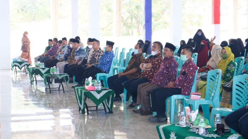 Suasana syawalan oleh Civitas Akademi Unismuh Palu, tampak Ketua Badan Pembina Harian (PBH) Unismuh Palu Moh. Amin Parakkasi membawakan hikmah Syawalan, Kamis (12/5/2022) di gedung Islamic Center.