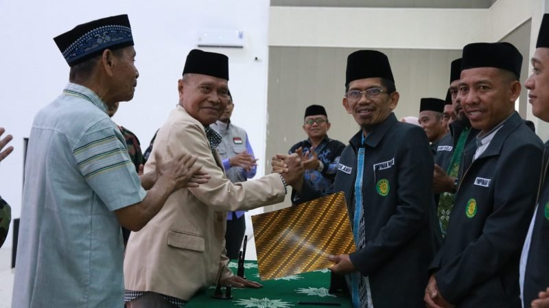 serah terima jabatan dari pimpinan lama ke pimpinan baru PWM Sulawesi Tengah masa bakti 2022-2027, di GBK Rusdy Taoana, Ahad (21/5/2023). Foto: Humas