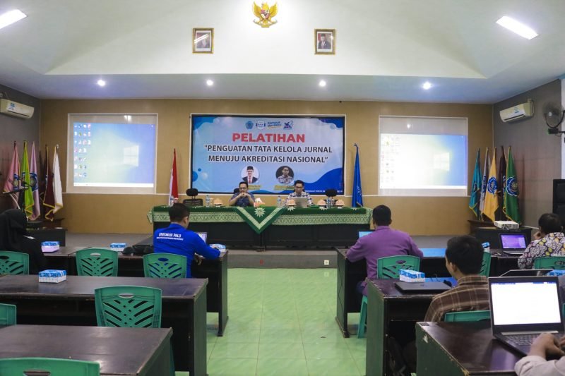 Pelaksanaan pelatihan pendampingan pengelolaan jurnal di gedung Aula Rektorat Unismuh palu, Selasa (26/09/2023). Foto Humas