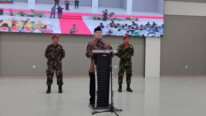 Ketua Pimpinan Pusat (PP) Muhammadiyah, Prof. Dr. H. Dadang Kahmad saat menyampaikan tausyiah Milad ke-111 Muhammadiyah tingkat Provinsi Sulawesi Tengah, di Gedung Banua Kaili (GBK) H. Rusdy Toana kompleks Universitas Muhammadiyah (Unismuh) Palu, Sabtu (2/12/2023). foto humas