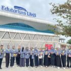 Peserta KKN MAS Unismuh Palu foto bersama di depan Edutorium UMS. 