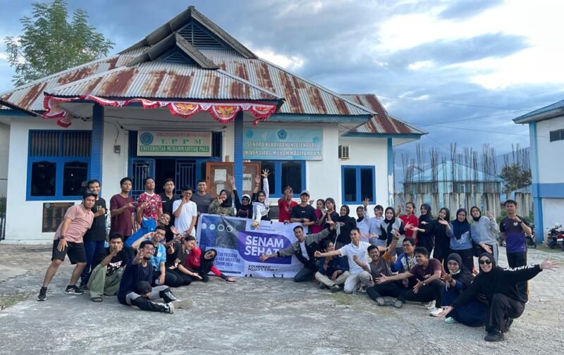 Foto bersama peserta KKN Reguler Posko Kampus usai melaksanakan senam sehat bersama staf LPPM. Foto: LPPM Unismuh Palu