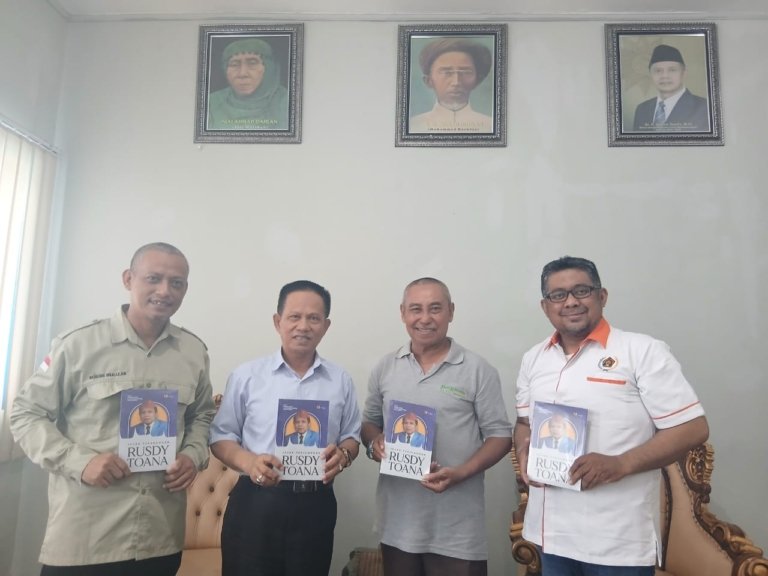 Rektor Unismuh Palu Apresiasi Buku Antologi Rusdy Toana