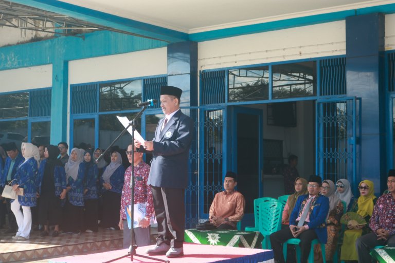 Upacara Hardiknas Unismuh Palu Berlangsung Hikmat, Penghargaan Diberikan kepada Insan Akademik Berprestasi