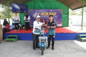 Jalan Santai Warnai Peringatan Milad ke-43 Universitas Muhammadiyah Palu