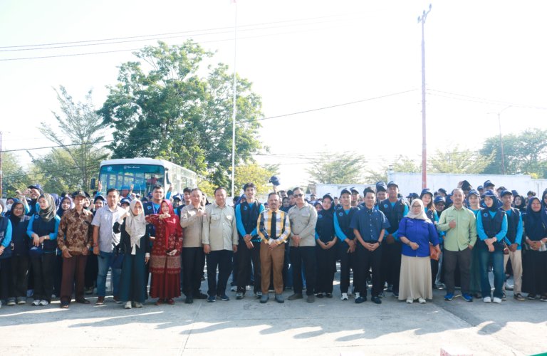 Rektor Universitas Muhammadiyah Palu Berpesan Jaga Nama Baik Kampus Saat Melepas 200 Mahasiswa KKN