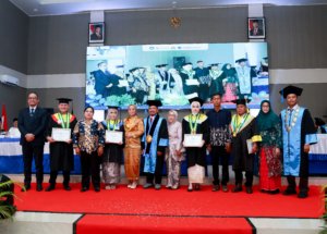 Gelar Wisuda ke-56 dan ke-12, Unismuh Palu Teguhkan Komitmen Cetak Generasi Berkemajuan